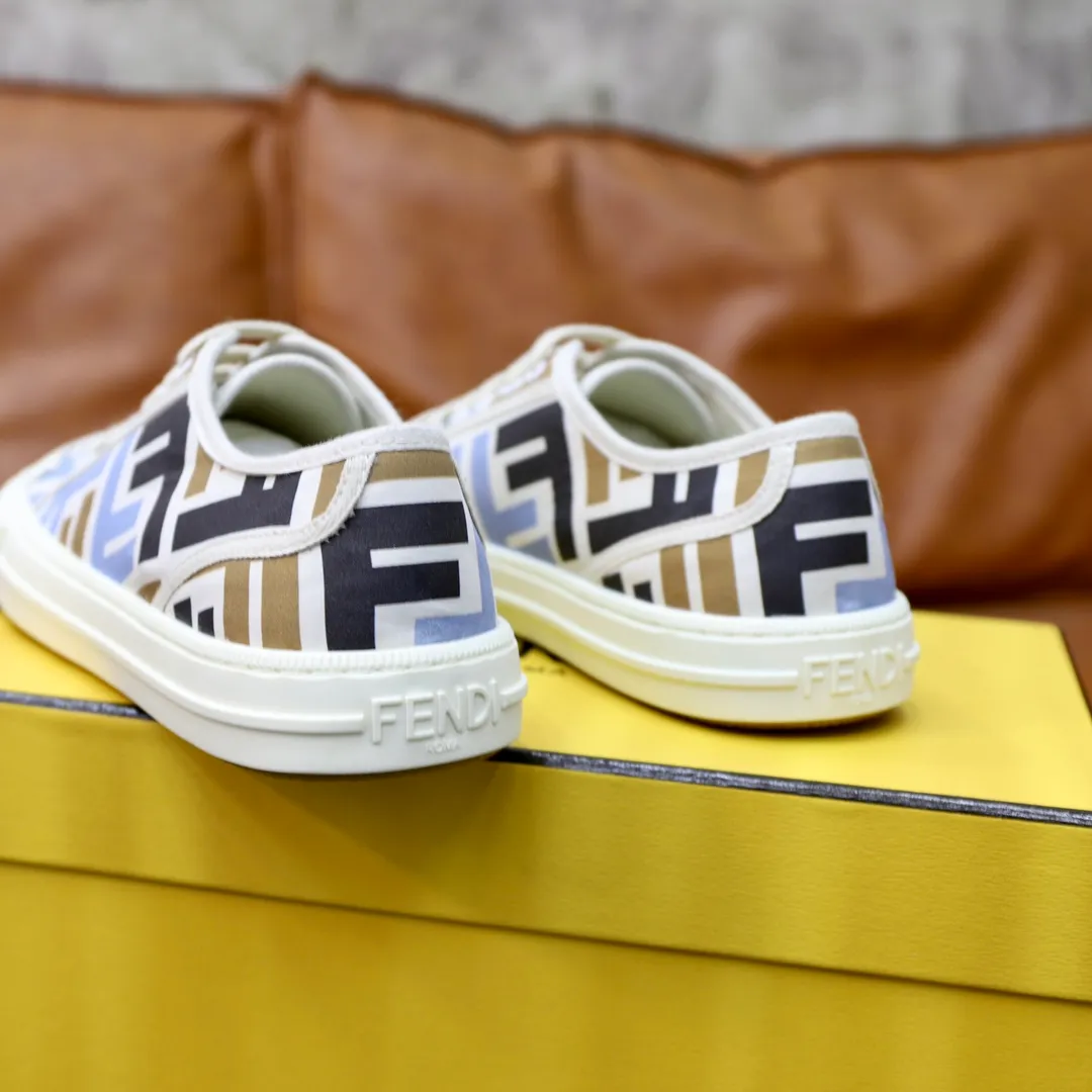 Factory price: 480 original order (couple model) Brand: FENDI Fendi 🙅‍♂️🙅‍♂️🙅‍♂️ Size: Female 35–40, Male 39-44 (45 can be customized) Grade: Official website genuine Material: Imported original LoGO fabric upper Original comfortable lining TPU wear-resistant lightweight outsole Style category: Loafers New trendy shoes Color: actual picture color
